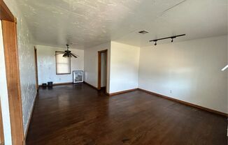 2 beds, 1 bath, $900