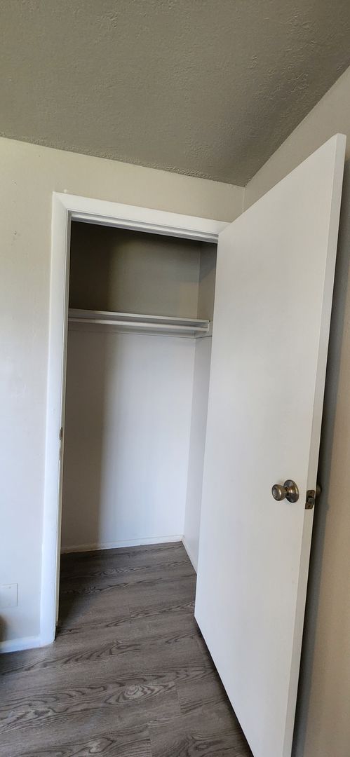 2 beds, 1 bath, 800 sqft, $995, Unit #20