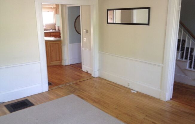 3 beds, 1 bath, $1,990, Unit 88