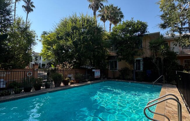 Hayworth Courtyard Apartments – West Hollywood Living