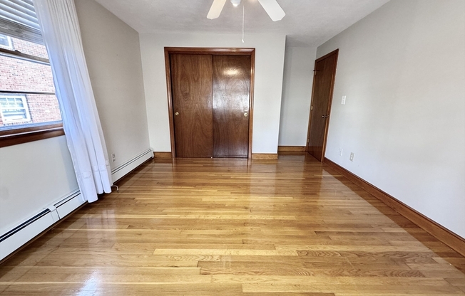 3 beds, 1 bath, 1,350 sqft, $3,000, Unit 31