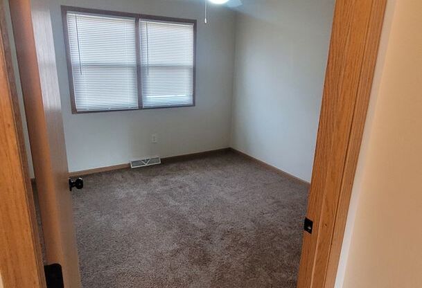 2 beds, 1.5 baths, 785 sqft, $933, Unit 2747