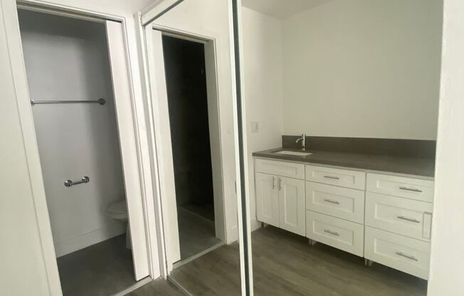 2 beds, 2 baths, $2,750, Unit 304