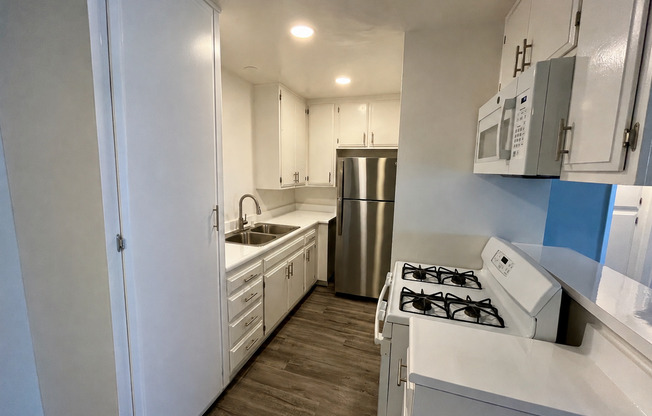 1 bed, 1 bath, 750 sqft, $1,598, Unit 122