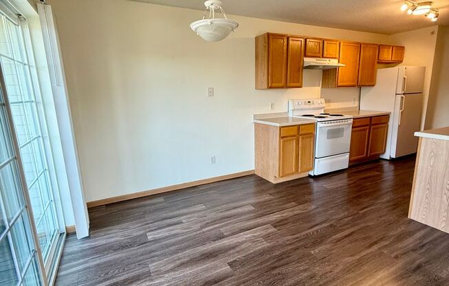 2 beds, 1 bath, 1,012 sqft, $1,575, Unit 95-302