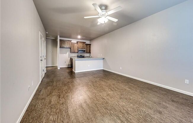2br 1ba with garage close to Tinker!!
