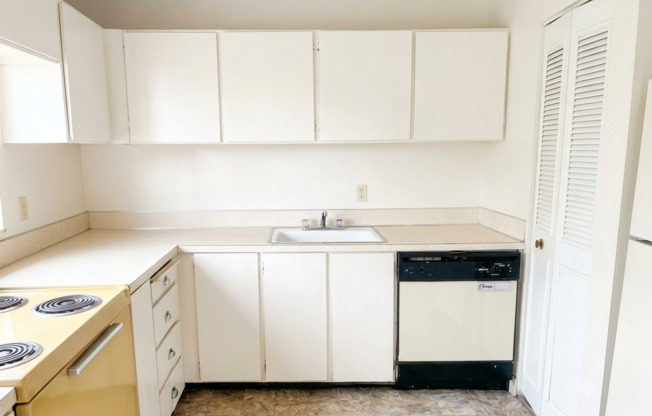2 beds, 1 bath, 624 sqft, $1,395, Unit 4616 SE Milwaukie #7