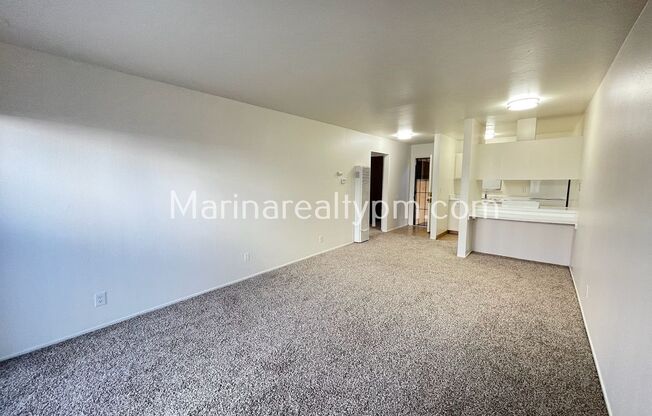 2 beds, 1 bath, 885 sqft, $1,900, Unit #7