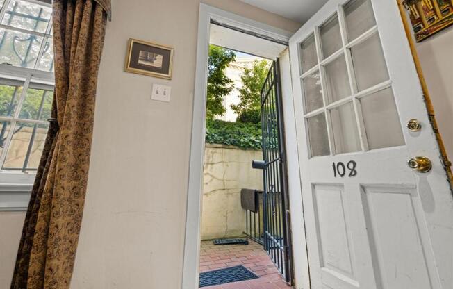 1 bed, 1 bath, 450 sqft, $3,950