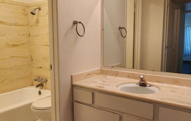 1 bed, 1 bath, 700 sqft, $1,045, Unit 05B