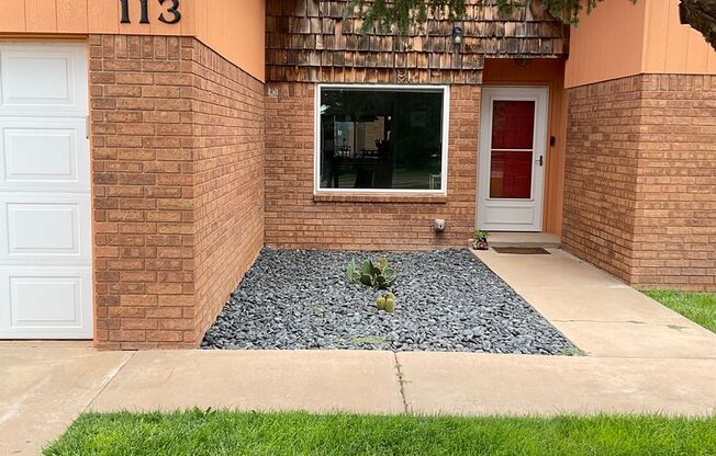 Spacious 2 bedroom home in the Mesa school district!