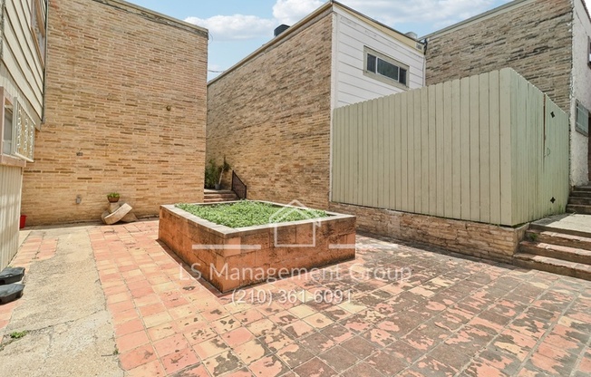 408 Ira Ave
