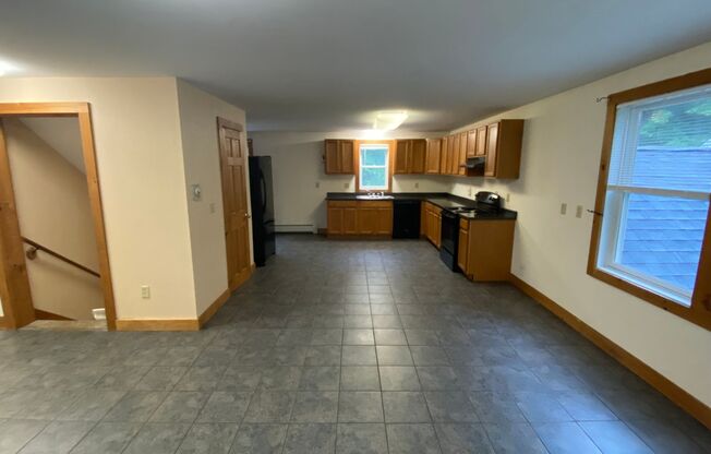 University Student Rental - 4 Bedroom/1 Bath - Heat/hot water included! In unit Laundry