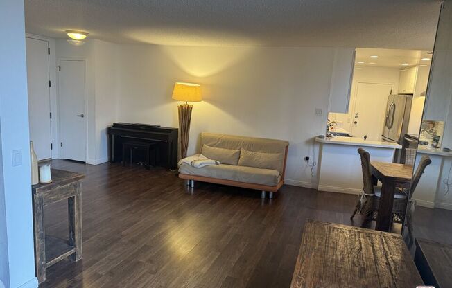 1 bed, 2 baths, 850 sqft, $3,900, Unit 209