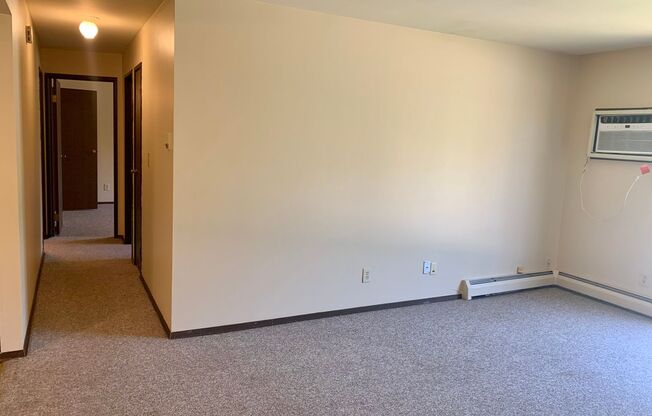 2 beds, 1 bath, 900 sqft, $999