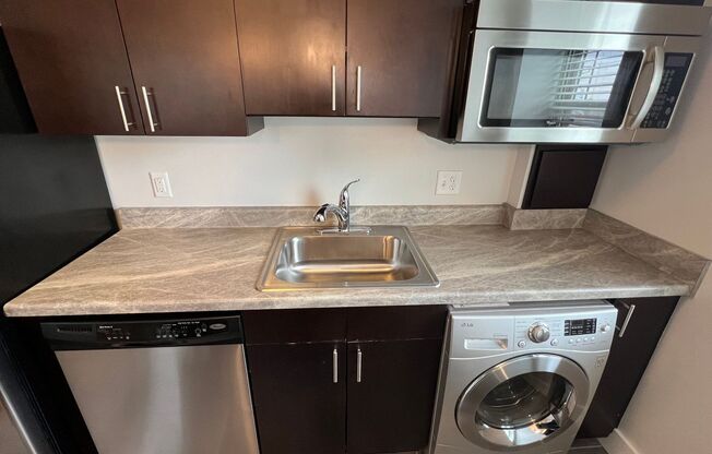 1 bed, 1 bath, 650 sqft, $1,295, Unit Unit 301 A650 Corner Unit w/Nook and Downtown View