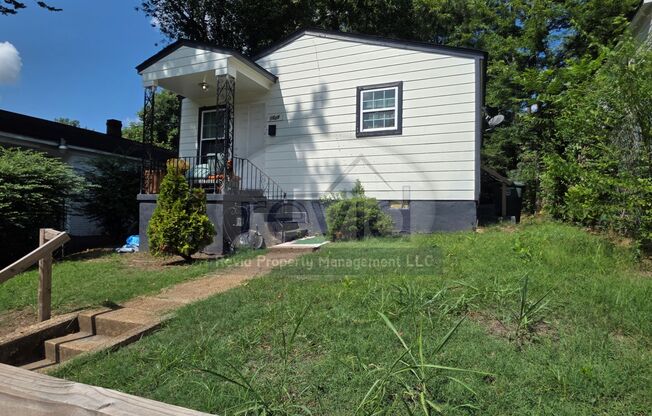 Newly Renovated (in 2023) 2 Bedroom House!