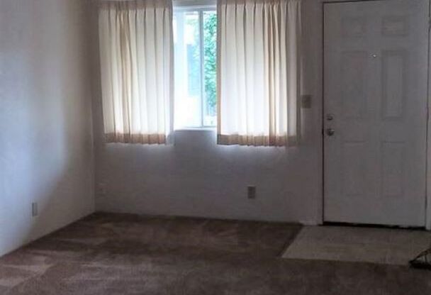 2 beds, 1 bath, $1,195, Unit 11