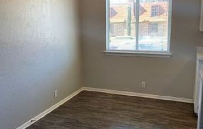 1 bed, 1 bath, 670 sqft, $945, Unit 215