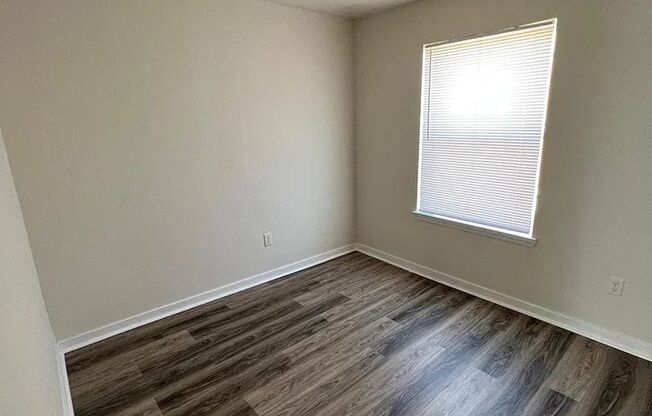Freshly Updated | 2 Bed 1 Bath | E. Richmond Rd.