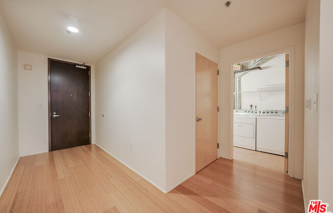 1 bed, 1.5 baths, 1,200 sqft, $3,100, Unit 1115