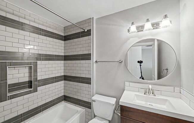 Derita 2BR, 2.5Townhome w/ Bonus Room & Garage