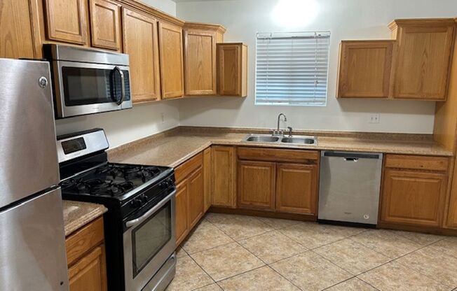 Spacious 3 Bedroom + Den Near Phoenix Country Club