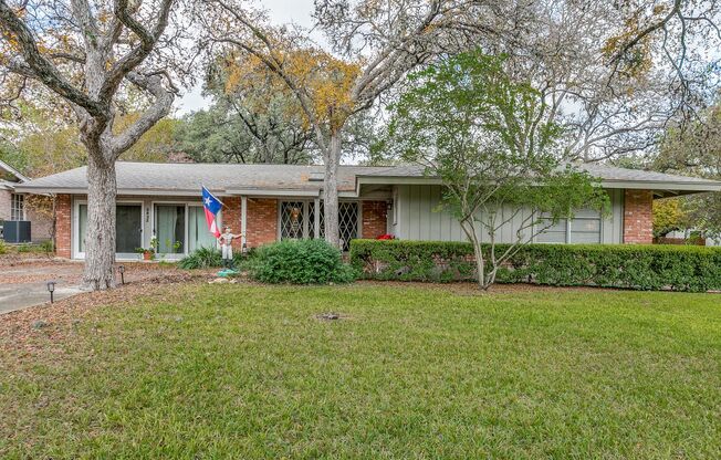 BEAUTIFUL SINGLE-STORY HOME IN MACARTHUR PARK