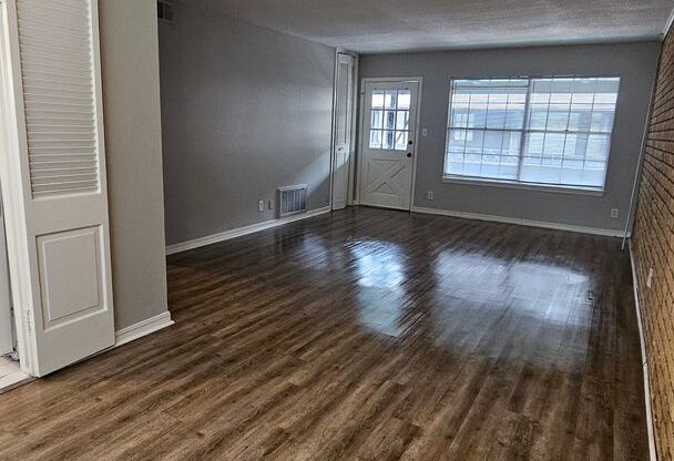 2 beds, 2 baths, 925 sqft, $1,300, Unit 218