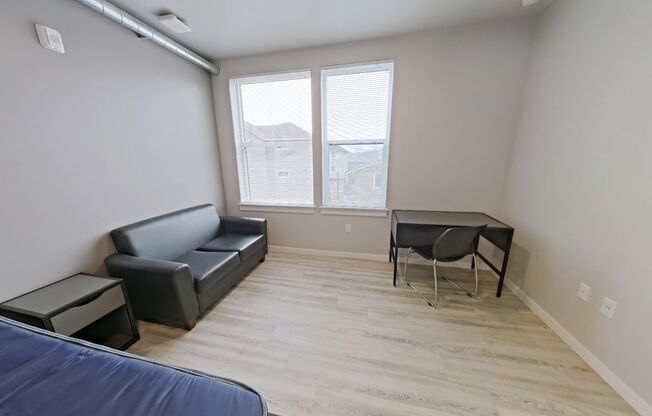 Studio, 1 bath, 295 sqft, $1,050, Unit 215