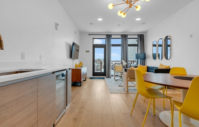 3 beds, 2 baths, 1,391 sqft, $5,500, Unit PH702