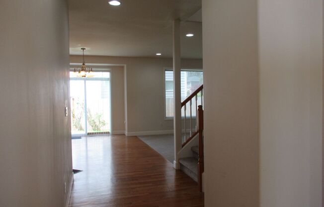 Three bedroom+den, 2.5 bath home on corner lot in Renton Highlands