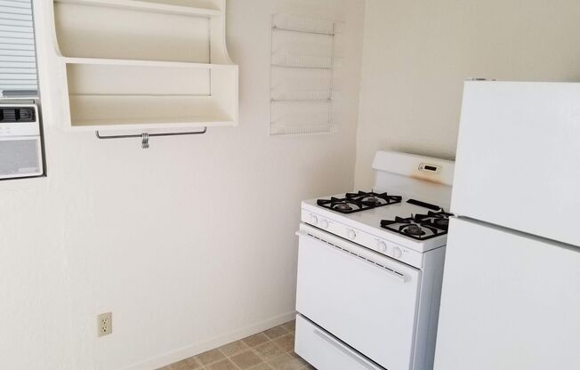 2 beds, 1 bath, $1,125, Unit 1130 #4