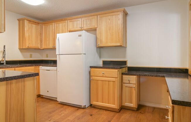 2 beds, 1 bath, $1,600, Unit 5