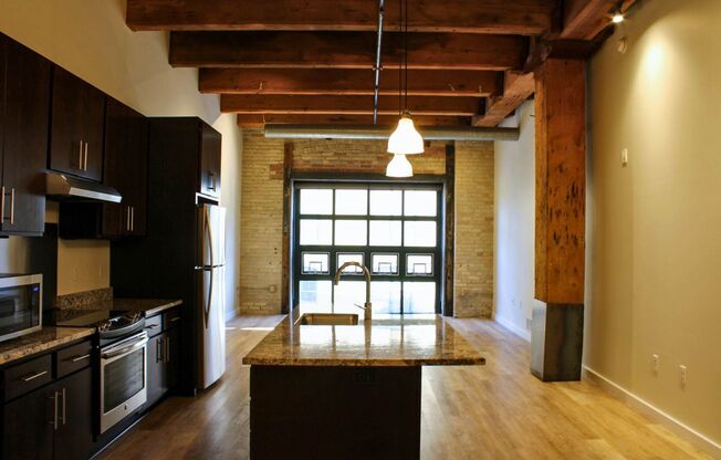 1 bed, 1 bath, 1,060 sqft, $2,375, Unit 402