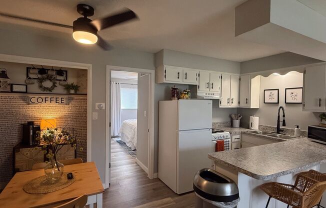 1 bed, 1 bath, 550 sqft, $1,300, Unit 1202