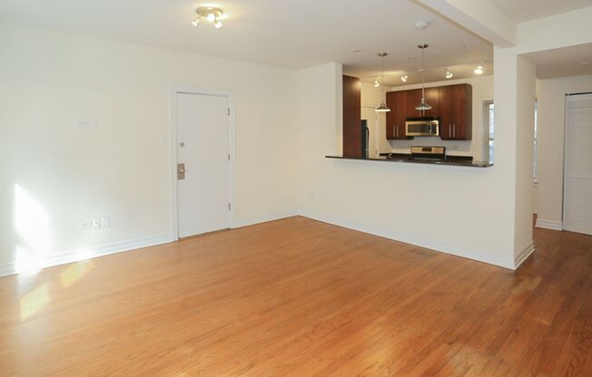 2 beds, 2 baths, 1,140 sqft, $3,150, Unit 3814S-1E