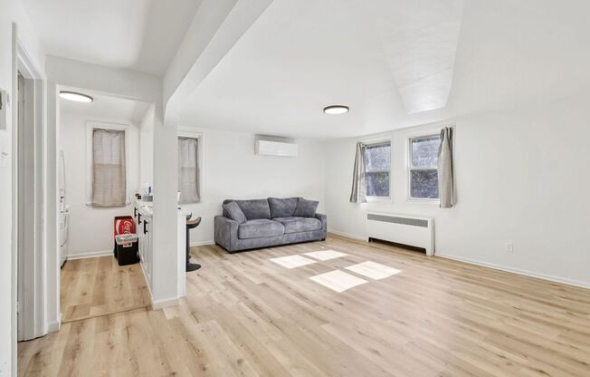 1 bed, 1 bath, 620 sqft, $995, Unit 126