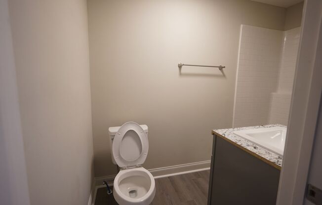 1 bed, 1 bath, $875, Unit 700