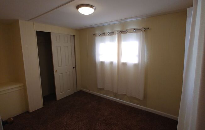 2 beds, 1 bath, $825