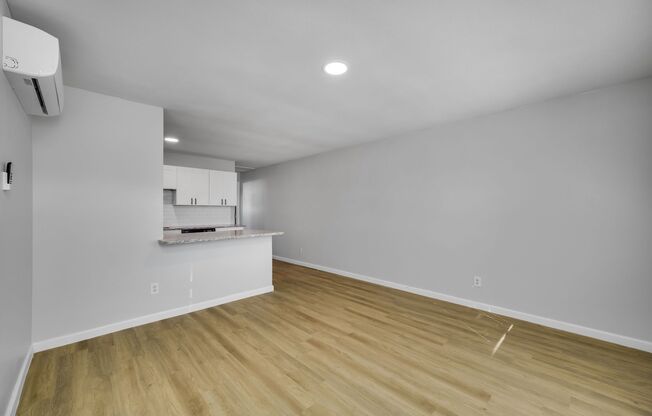 5106 E Columbus