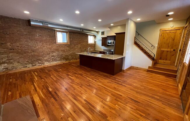 1 bed, 1 bath, 2,000 sqft, $2,095, Unit 9