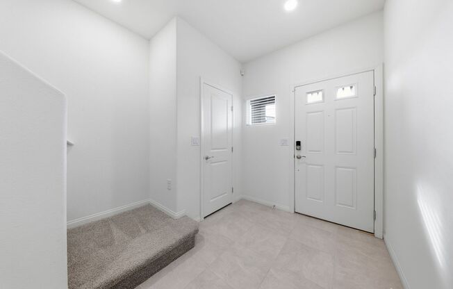 Spacious 5 Bedroom with Downstairs Guest Suite & Loft * Pet Friendly