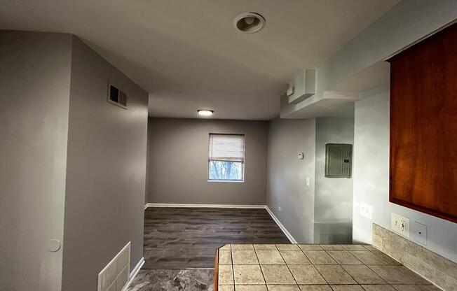 6630 South Vernon Avenue - 2S