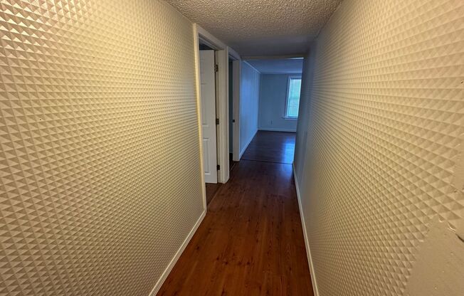 Newly Remodeled 4 Bed, 1 Bath Upstairs Unit in SW OKC!