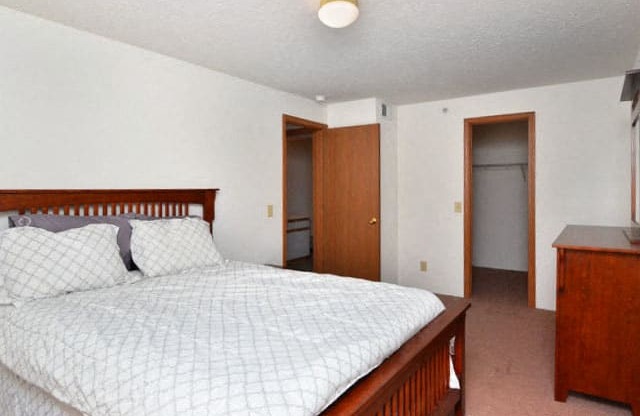 Bedroom With Closet at Ross Estates  Apartments, MRD Conventional, Oklahoma
