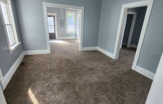 3 beds, 1 bath, $1,100