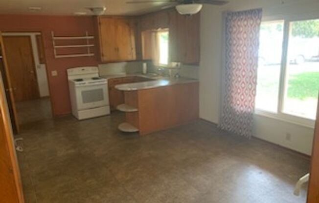 4 beds, 2 baths, $1,600