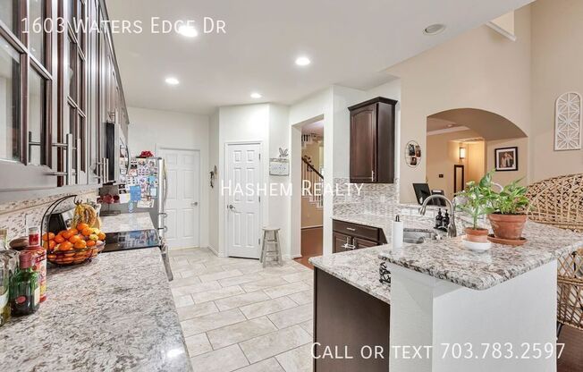 1603 WATERS EDGE DR