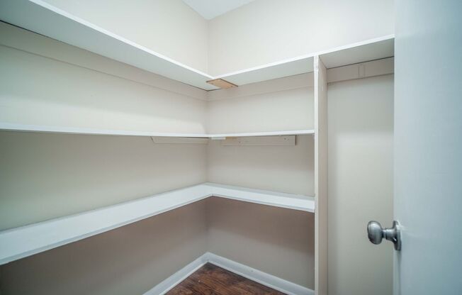 2 beds, 1.5 baths, 950 sqft, $1,170, Unit F-4